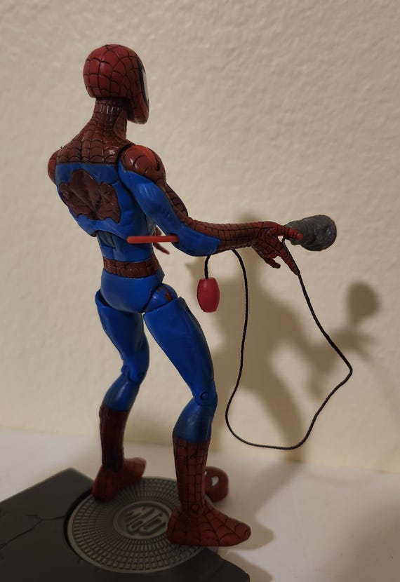 2004 Toy Biz Spider-man Shoot 'N Trap Spider-man Action Figure