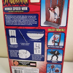 Peut inclure: Une figurine d'action Spider-Man rouge et bleue avec une action de grimpe murale. La figurine est pos&eacute;e sur un mur de briques avec un tuyau et un cadran au dos du mur. L'emballage pr&eacute;sente &eacute;galement des images d'autres figurines d'action Spider-Man, notamment Super Poseable Spider-Man, Morbius et Scuba Splash Spider-Man.