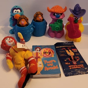 Vintage Mcdonalds Happy Meal Toy Lot de 8 figurines de cartes à collectionner en bon état