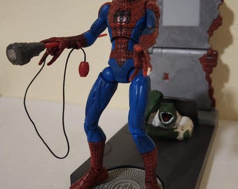 Figura de acción de Spider-Man Shoot 'N Trap de Toy Biz 2004, muy bonita.