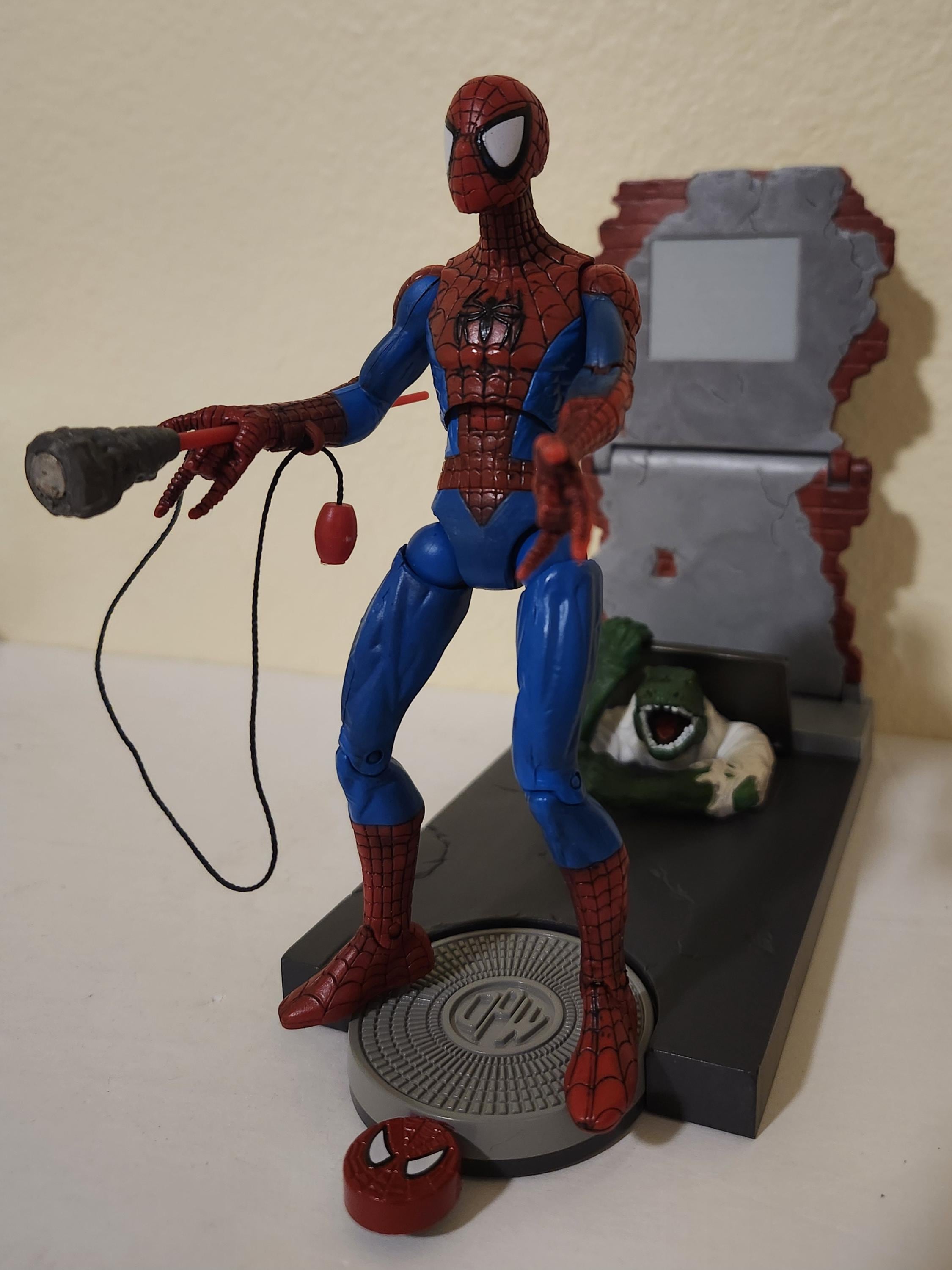 2004 Toy Biz Spider-man Shoot 'N Trap Spider-man Action Figure