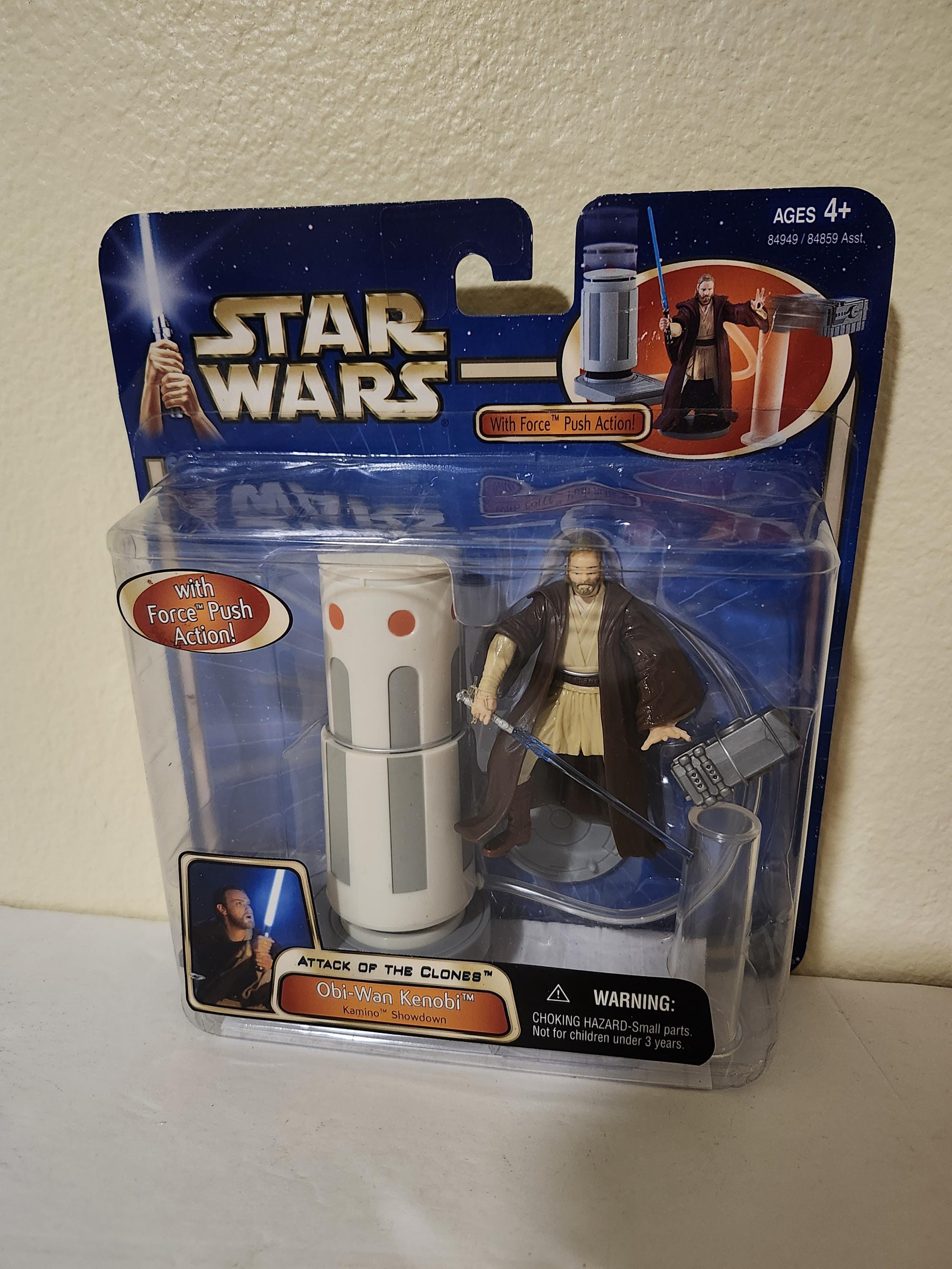 2003 Hasbro Star Wars Attack of the Clones Obi Wan Kenobi Camino Showdown  Action Figure New Sealed