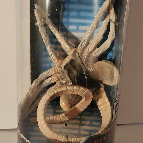 1997 Hasbro Alien Resurrection Signature Series Alien Face Hugger Action Figure New Sealed Container