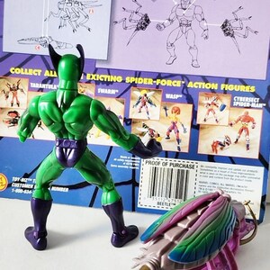 1997 Toy Biz Spider-Man Spider Force Beetle Actionfigur Fint skick med kartongomslag bild 3