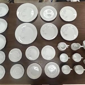 Noritake &quot;Virtue&quot; (2934) China 26 Piece Set Dinner Plates, Salad Plates, Bread Plates, Teacups, Saucer, Sugar bowl, and a creamer Japan Made