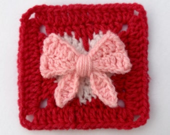 Noeud et coeur modèle carré grand-mère PDF, modèle au crochet pour la Saint-Valentin, modèle au crochet facile avec tutoriel en image étape par étape pour les débutants.