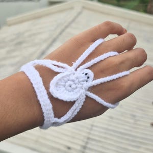 Spider Lace Crochet Pattern: Gothic Fingerless Gloves, Spiderweb Halloween Accessory, PDF Crochet Tutorial, Photo Tutorial Included.