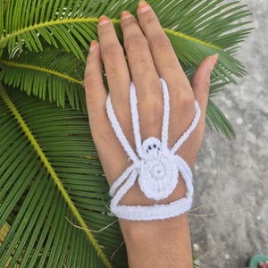 Spider Lace Crochet Pattern: Gothic Fingerless Gloves, Spiderweb Halloween Accessory, PDF Crochet Tutorial, Photo Tutorial Included.