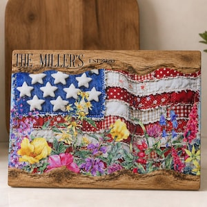 Patriotisk blommig skärbräda i glas, amerikansk lapptäcke med blommig flagga, charkuterier, USA:s 250-årsdag, ostbricka, brödbricka, #48