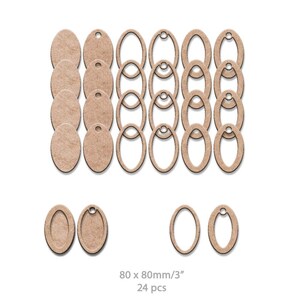 Könnte beinhalten: Eine Sammlung von 24 unfertigen ovalen Holzformen und ovalen Rahmen, ideal zum Basteln. Die Formen sind hellbraun mit einem kleinen Loch oben zum Aufhängen. Die Abmessungen betragen 80 x 80 mm.