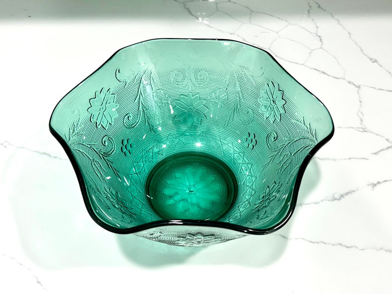TIARA 9 Vintage Spruce Green Tiara Glass Serving Bowl With Ruffled Edge