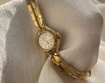 &quot;Elegante Vintage 1960er Jahre Mechanische Handaufzug Goldfarbene Armbandarmbanduhr für Damen mit kleinem goldenem Zifferblatt von Laconda.&quot;