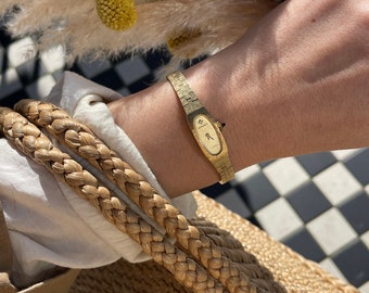 Vintage anni '70 carica 17 gioielli quadrante ovale spazzolato placcato oro sottile cinturino delicato orologio da polso da donna abito da cocktail Regency con diamante