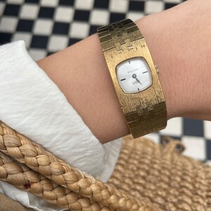 Vintage 1990s 00s Quartz Gold Tone Bracelet Round Rhinestone