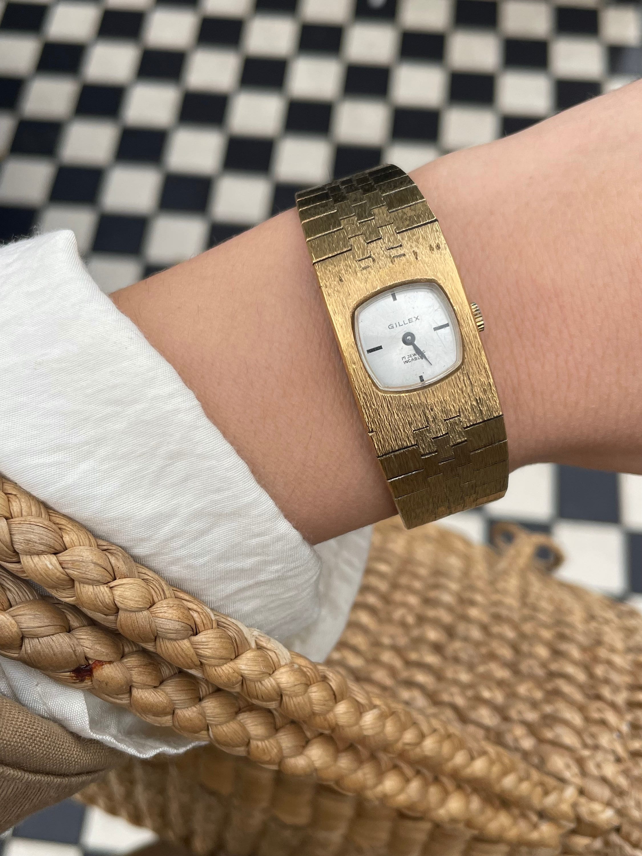 Vintage 1970s Manual Wind up Square / Rounded Dial Gold