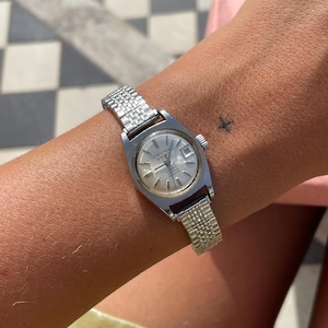 Vintage Ladies Swiss Made Automatic 1970s Wind Up 21 Jewels Silver St. Steel Round Case & Stretchy Strap Round Dial Wristwatch By Oriosa