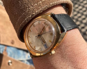 Vintage 1970s Timex Mechanical Watch, Gold Plated Bezel  display picture 1