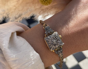 Seltene, opulente, zierliche vergoldete und versilberte Vintage-Armbanduhr aus den 1940er-Jahren mit 17 Rubis zum Aufziehen, verstecktes Zifferblatt, mit Cocktailkristallen besetzte Armbanduhr von Welta