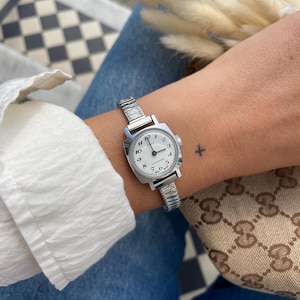 Vintage Ladies British Made 1970s Wind Up 17 Jewels Silver St. Steel Waterproof Square Case & Stretchy Strap Round Dial Wristwatch By Timex