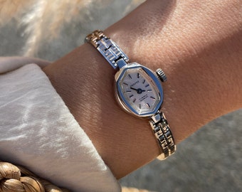 Vintage 1970er Jahre französisches, geripptes, versilbertes Armband, manuelles Aufziehen, Damenkleid, Cocktail-Armbanduhr, sechseckiges Zifferblatt von Perfex