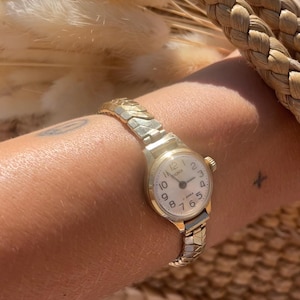 Vintage 1970s USSR 17 Jewels Wind Up Round Dainty Dial Ladies Everyday Wristwatch With Gold Tone Ribbed Stretchy Bracelet Strap Sekonda