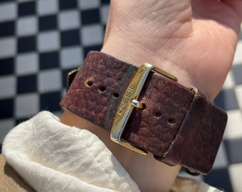 Vintage 00s Quartz Gold Tone Square Dial Ladies Wristwatch Vintage 00s Quartz Gold Tone Square Dial Ladies Wristwatch