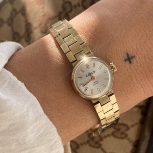 Vintage 1970s 17 Rubis Gold Plated Dainty Tound Dial With Gold Link Bracelet Strap Wind Up Cocktail Ladies Wristwatch By Regus
