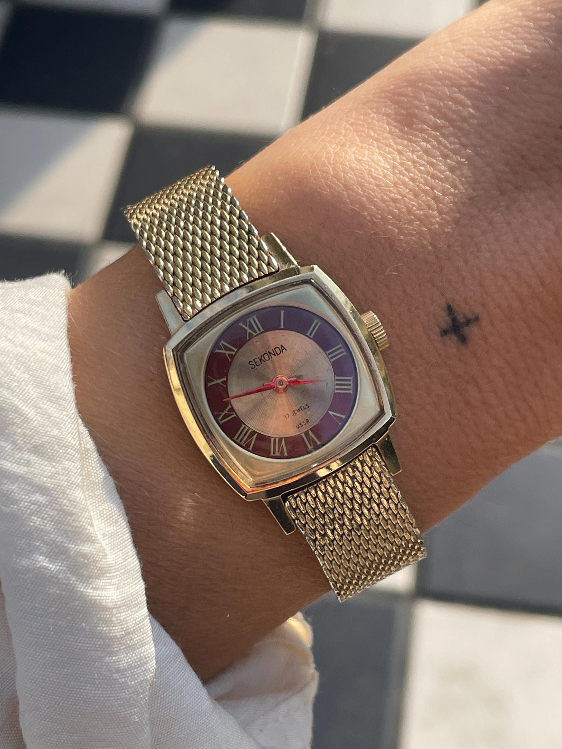 Sekonda 17 Jewels Ussr Vintage 1970s USSR 17 Jewels Wind Up Gold