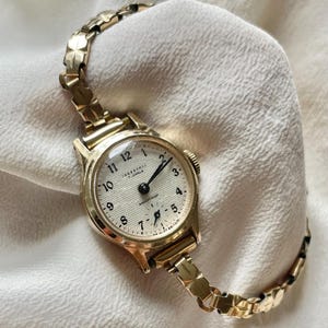Rare Vintage 1960s 7 Jewels Rolled Gold  Dainty Chain Strap Wind Up Ladies Cocktail Dress Round Dial Wristwatch By Ingersoll