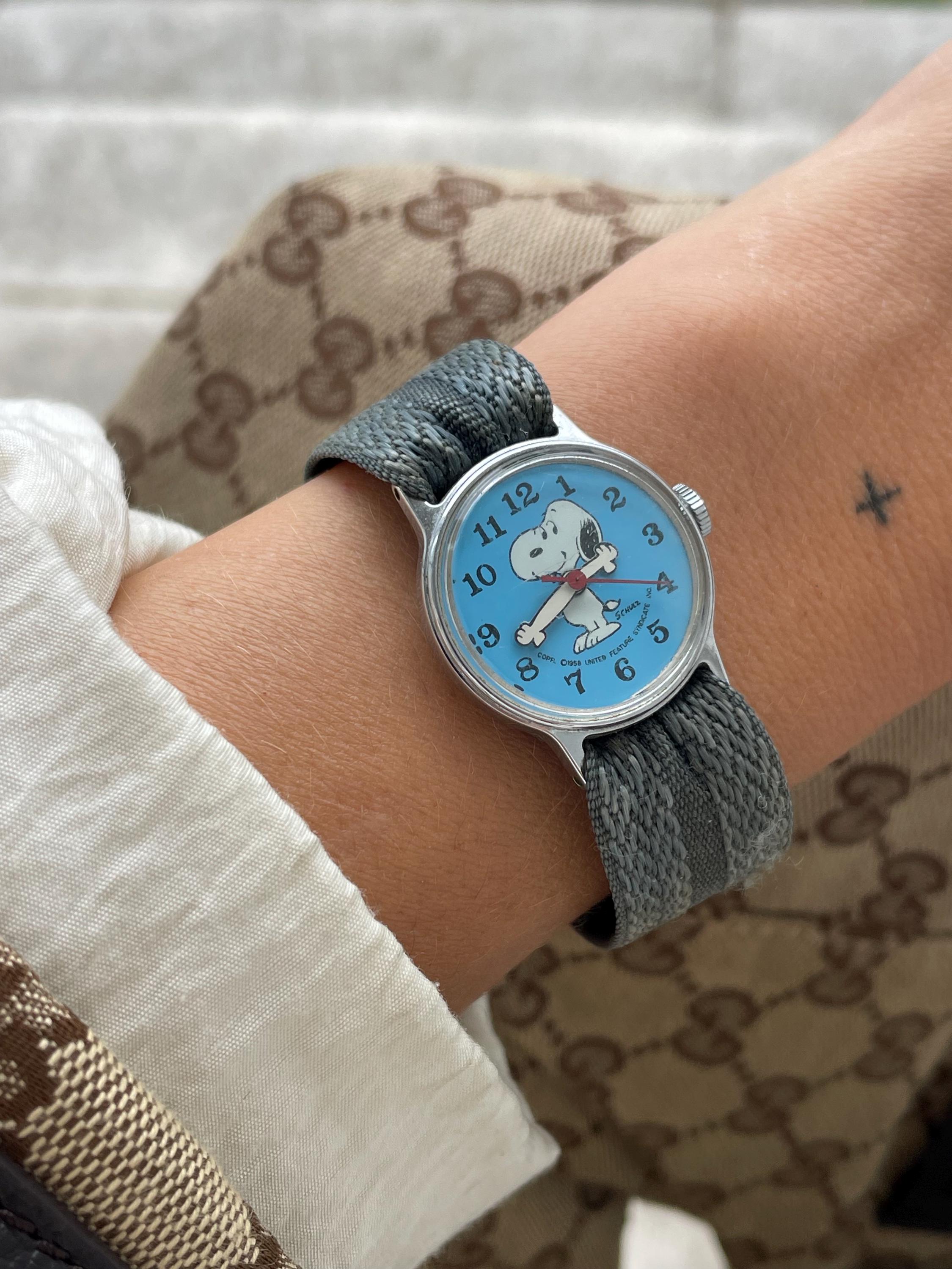 Vintage Peanuts Snoopy Limited Blue & Silver Watch ? PEANUTS SNOOPY BLUE MOTHER OF PEARL DIAL VINTAGE QUARTZ  main image 3