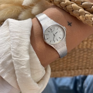Vintage jaren 1980 witgoud verguld zilveren dames ovale kast wijzerplaat Japans handopwind jurk dagelijks polshorloge van Seiko