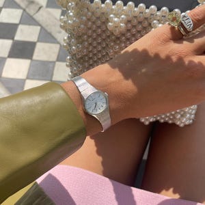 Vintage jaren 1980 witgoud verguld zilveren dames ovale kast wijzerplaat Japans handopwind jurk dagelijks polshorloge van Seiko