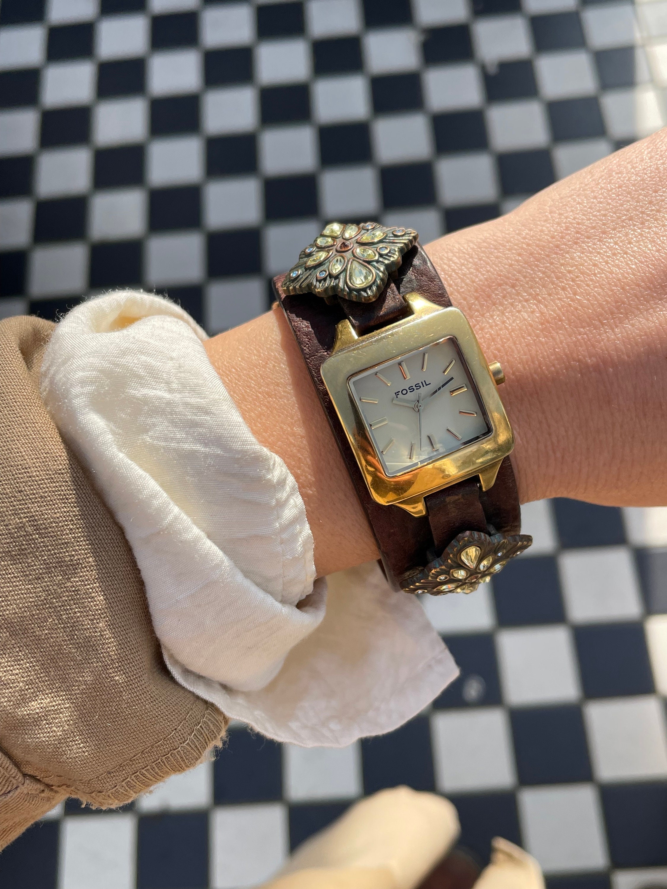 Vintage 00s Quartz Gold Tone Square Dial Ladies Wristwatch Vintage 00s Quartz Gold Tone Square Dial Ladies Wristwatch
