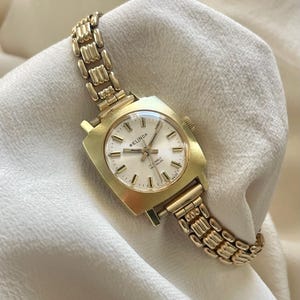 Vintage jaren 1970 17 juwelen Zwitsers handmatig opwindbare wijzerplaat vergulde ring en gerolde gouden schakelband cocktailjurk damespolshorloge van Belinda