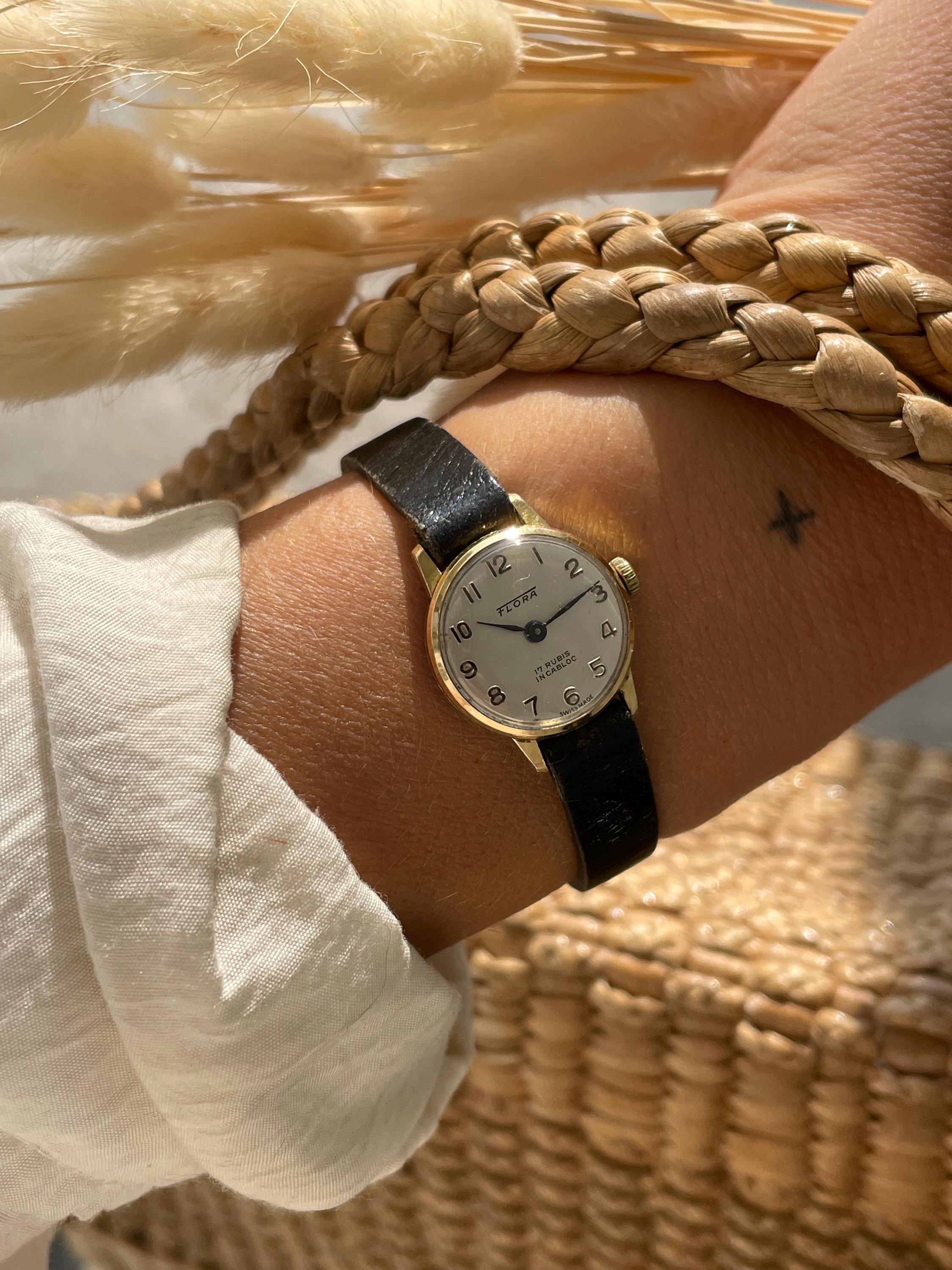 Vintage 1970s 17 Jewels Swiss Made Gold Plated Bezel Manual Wind
