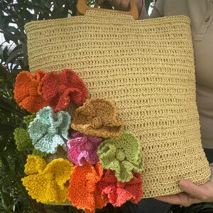 Borsa estiva in filato di carta floreale lavorata all'uncinetto con manici in legno, borsa in filato di carta lavorata all'uncinetto, borsa a mano in filato di carta, borsa da spiaggia in filato di carta foderata