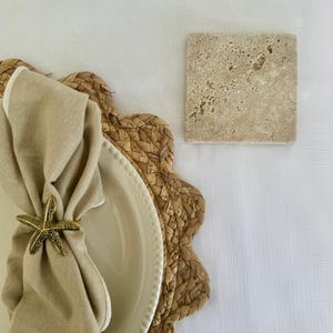 Posavasos clásicos de travertino