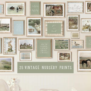 Puede incluir: Una colección de 25 láminas vintage para guardería enmarcadas, dispuestas en una pared. Las láminas presentan escenas pastorales, animales y texto. La paleta de colores incluye verdes, azules y marrones. Se muestra el texto "25 VINTAGE NURSERY PRINTS".