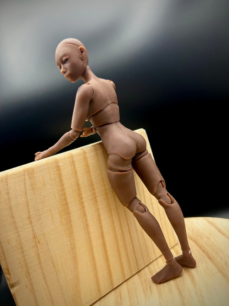 Scala 1:12, Bambola femmina di colore scuro con occhi realistici, Bambola BJD con piercing, Bambola femmina, Corpo di donna BJD, Scala MSD, YoSD, Bambola minuscola immagine 3