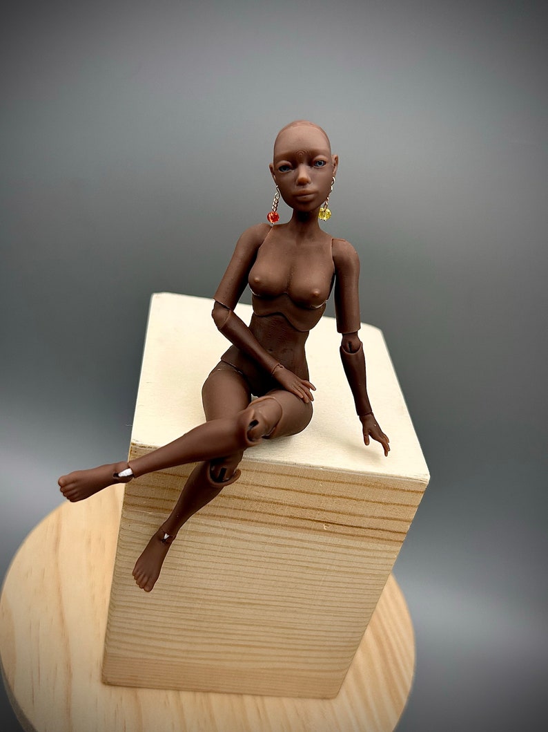 Scala 1:12, Bambola femmina di colore scuro con occhi realistici, Bambola BJD con piercing, Bambola femmina, Corpo di donna BJD, Scala MSD, YoSD, Bambola minuscola immagine 6