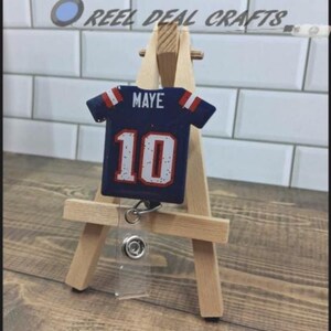 Sporttröja Badge Rulle Drake Maye Patriots Fotbollsinspirerad Medicinsk Sjuksköterska Kontor Infällbar ID-hållare bild 2