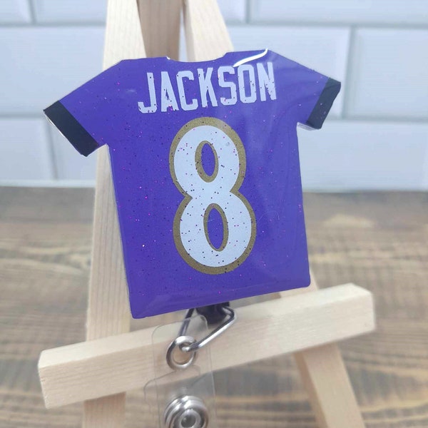 Carrete de insignia de camiseta deportiva Lamar Jackson Baltimore, soporte de identificación retráctil para oficina de enfermería médica inspirado en el fútbol