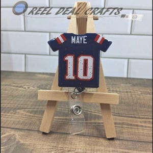 Sporttröja Badge Rulle Drake Maye Patriots Fotbollsinspirerad Medicinsk Sjuksköterska Kontor Infällbar ID-hållare bild 7