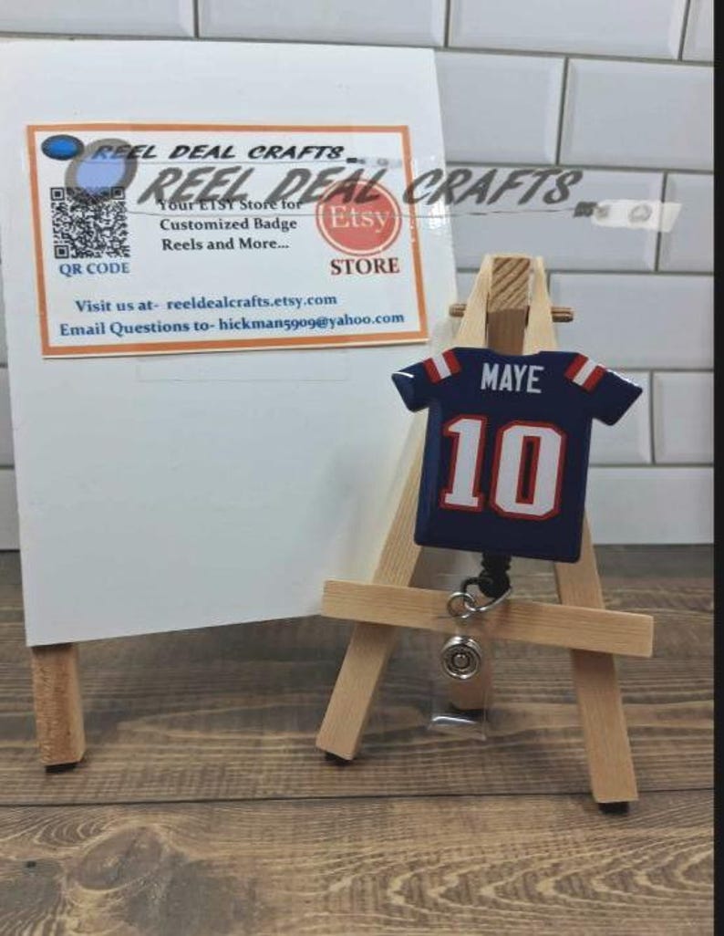Sporttröja Badge Rulle Drake Maye Patriots Fotbollsinspirerad Medicinsk Sjuksköterska Kontor Infällbar ID-hållare bild 1
