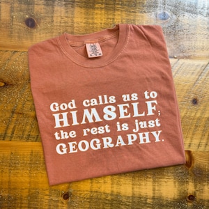 Nog een Harper-T-shirt: een ChesedCo-T-shirt met aquarelkaart