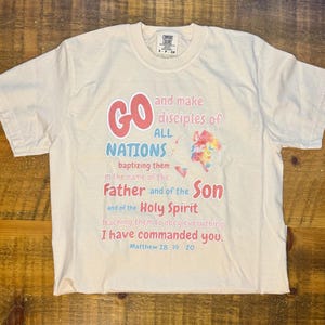Das Grady T-Shirt - ein ChesedCo Aquarell Karte T-Shirt