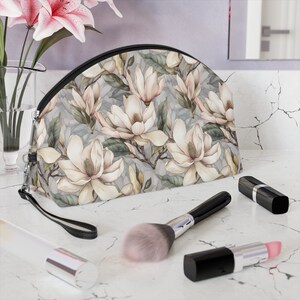 Makeup Bag Vegan Leather Cosmetic Bag Travel Bag Makeup Bag with Zipper with Magnolia Blooms