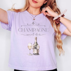 Women&#39;s Comfort Colors Boxy Crop Tee Coquette Champgne Social Club