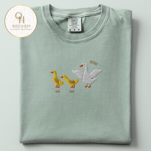 Comfort Colors® Besticktes Hemd Ente Ente Gans T-Shirt Bestickte Gans Rundhalsausschnitt Alberne Gans Hemd Lustiges Hemd Geschenk
