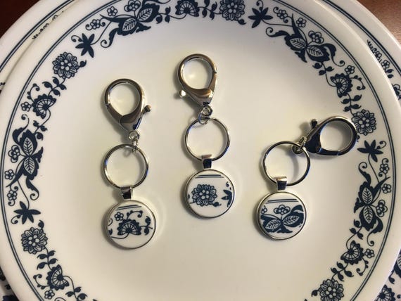 ONE (1) Corelle Old Town Blue Keychain vintage Corelle plates keyring vintage Pyrex gift Upcycled Minimalist party Christmas gift Bag charm